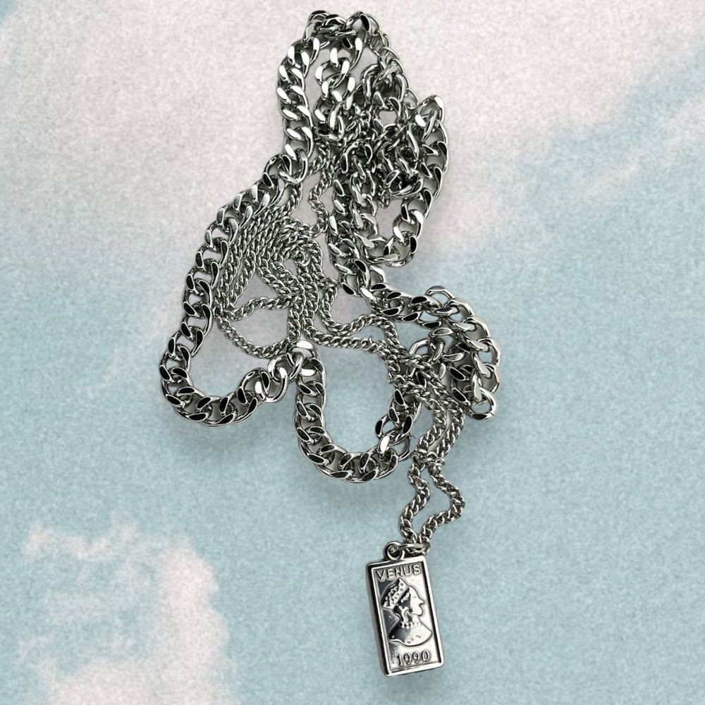 Titanium steel Venus pendant with double cuban chains, BRAND NEW